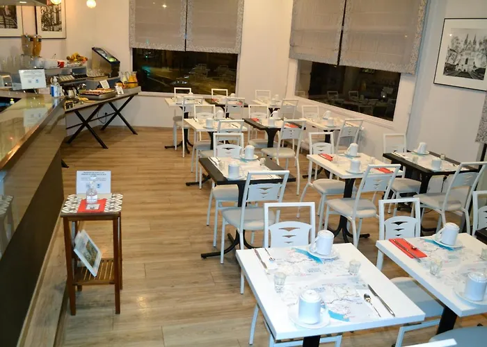 فندق كونتيننتال أنجير