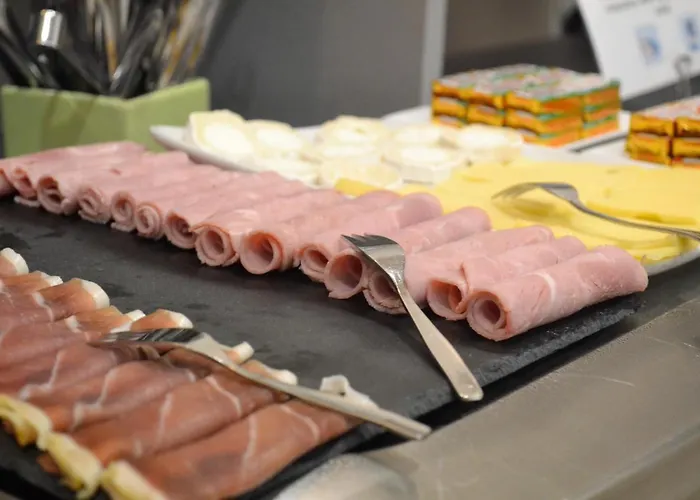 كونتيننتال فندق أنجير