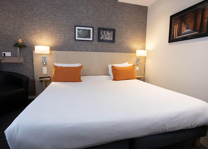 فندق كونتيننتال أنجير