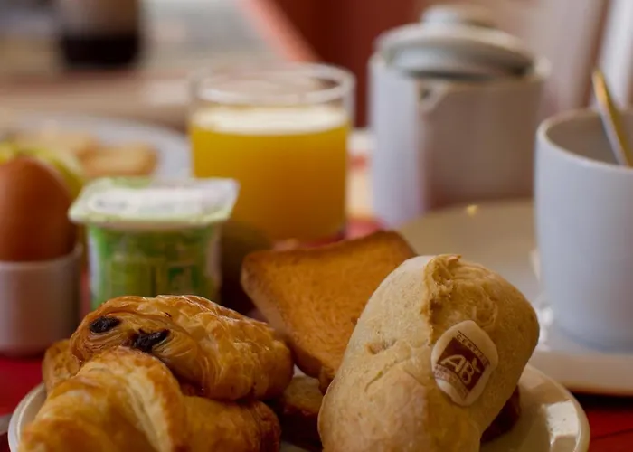 فندق كونتيننتال أنجير